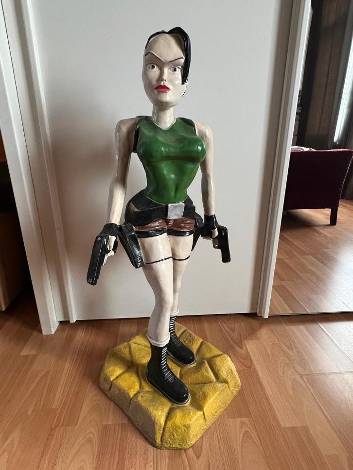 Lara Croft Tomb Raider polyester beeld circa 89cm hoog, Verzamelen, Beelden en Beeldjes, Gebruikt, Fantasy, Ophalen