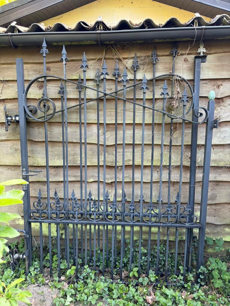 Smeedijzeren poort te koop, Ophalen, Met poort, Spijlenhekwerk, Zo goed als nieuw