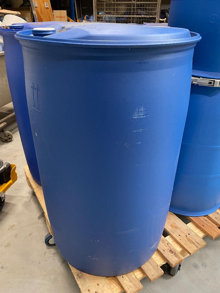 Fût en Plastique de 220L - idéal récupération eaux de pluie, Jardin & Terrasse, Barils de pluie, Comme neuf, Synthétique, 150 litres ou plus