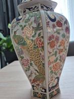 Vintage  Chinese porseleinen zeshoekige vaas  uit China, Antiek en Kunst, Antiek | Vazen, Ophalen of Verzenden