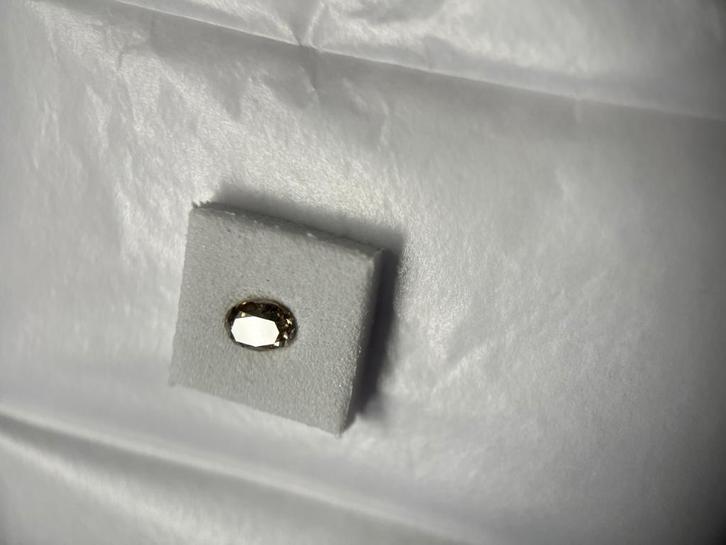 Diamant naturel ovale taille brillant 0,65 ct (67), Bijoux, Sacs & Beauté, Pierres précieuses, Neuf, Enlèvement ou Envoi