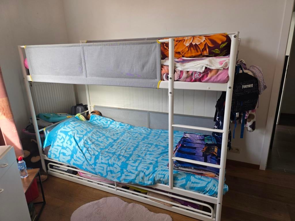 Stapelbed, Enlèvement, Lits superposés