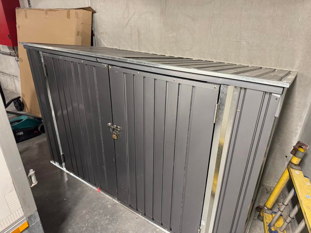 Abris de jardin, Ophalen, Zo goed als nieuw