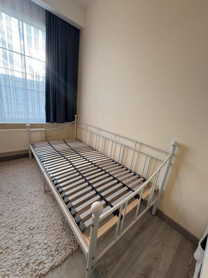 Stevig IKEA eenpersoonsbed 90x200 met lattenbodem, Huis en Inrichting, Slaapkamer | Bedden, Gebruikt, Ophalen