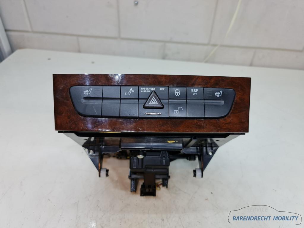 Mercedes E Klasse W211 CD wisselaar A2116800552 bedieningspa, Gebruikt, Mercedes-Benz AG, Mercedes-Benz, Mercedesstrasse 120
70372  Stuttgart, DE