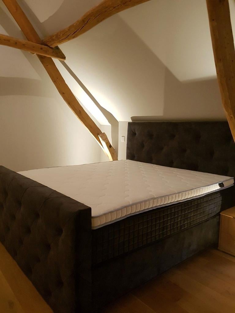 Sommier Swiss Sense + matelas 180x200 ÉTAT NEUF, Maison & Meubles, Gris, Comme neuf, Enlèvement, 180 cm