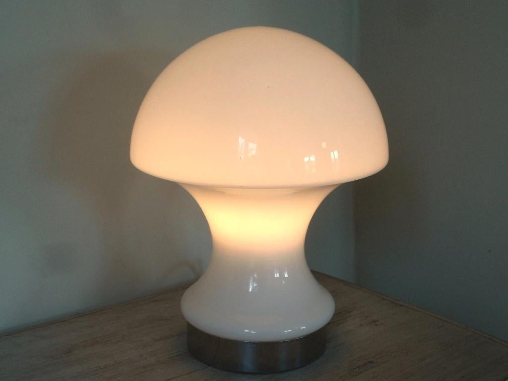 Space age  opaalglazen mushroomlamp., Ophalen