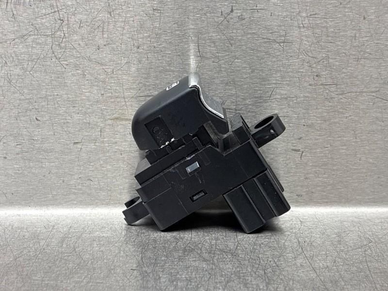 RAAMSCHAKELAAR Nissan Pulsar (C13) (01-2013/-), Gebruikt, Dhr. M. Roggen, Marinus@Japoto.nl, Stadsweg 37 37
9917 PV  WIRDUM GR., NL