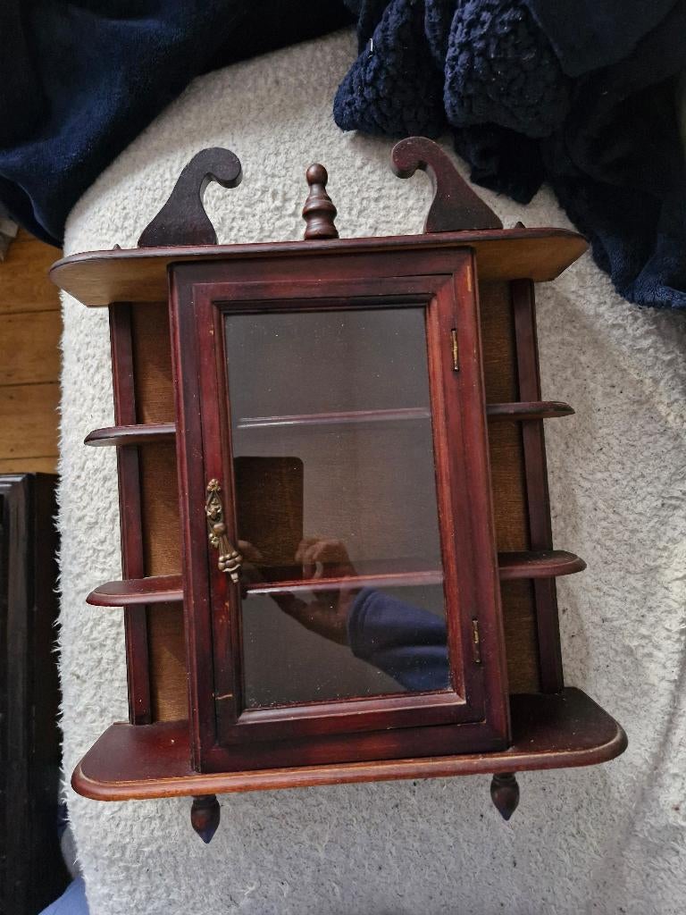 Vintage houten klein vitrine hang kastje, Ophalen