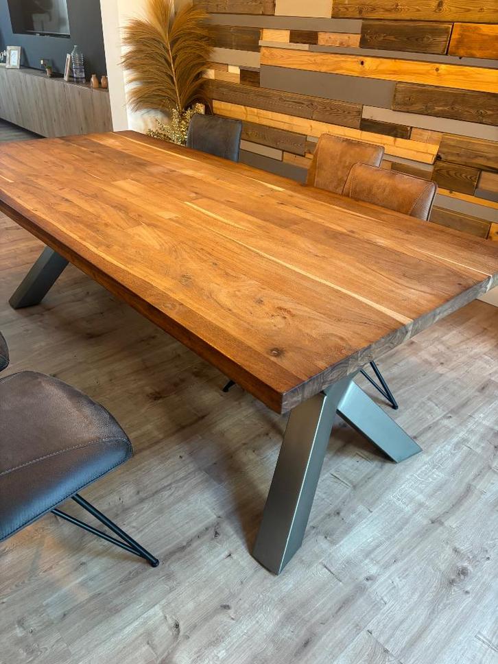 Table en chêne massif xooon - massief eiken Tafel, Huis en Inrichting, Tafels | Eettafels, Gebruikt, Eikenhout, Ophalen