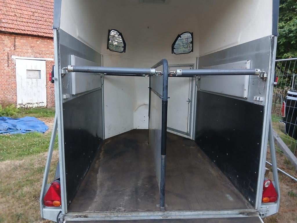 Paardentrailer te huur, Enlèvement