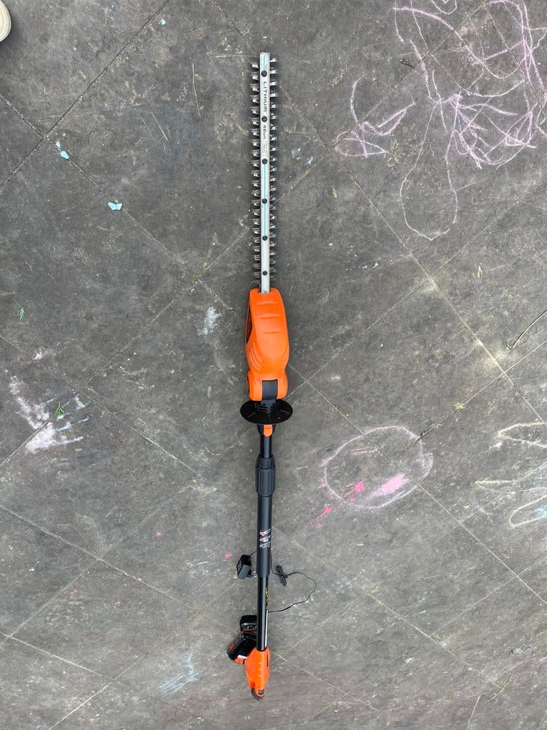 BLACK+DECKER taille-haie télescopique 18V + accu 2 Ah, Jardin & Terrasse, Taille-haies, Utilisé, Batterie, Enlèvement