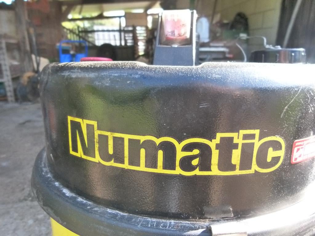 aspirateur industriel numatic, Enlèvement