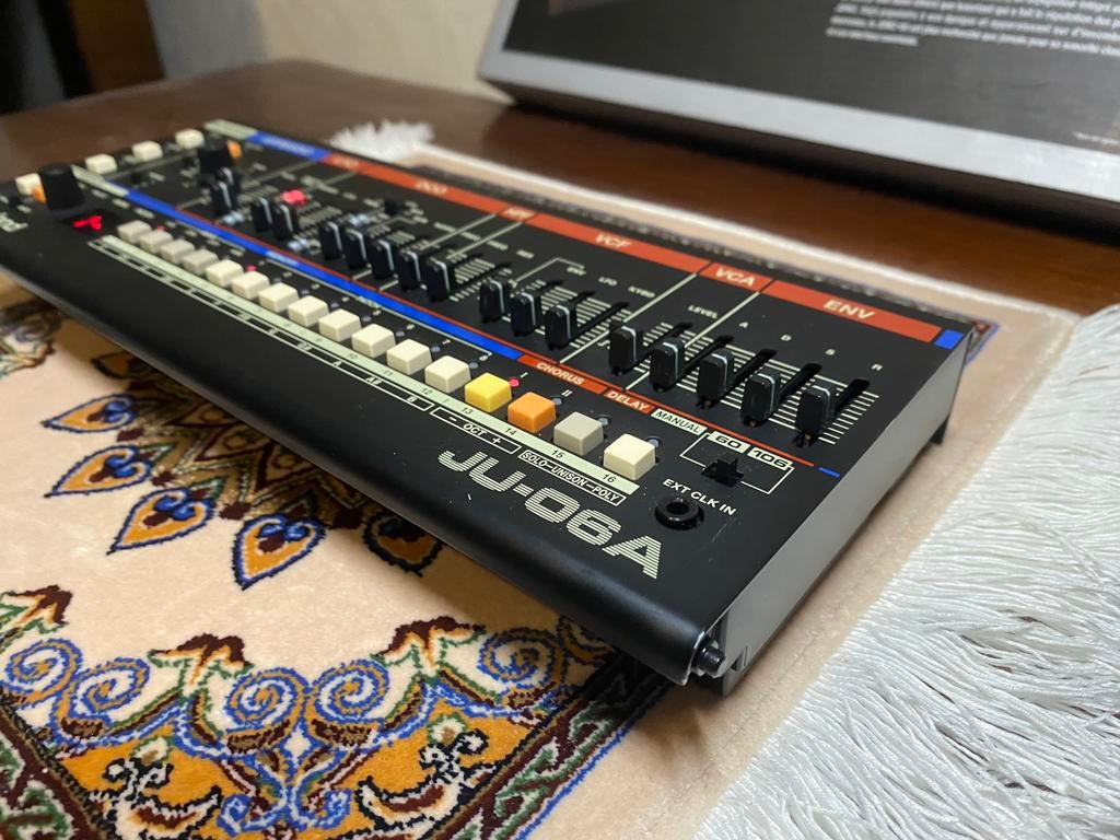 ROLAND JU-06A, Muziek en Instrumenten, Ophalen, Gebruikt, Roland