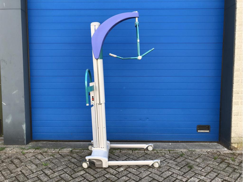 Arjo patienten lifter met 2 goede accu's, Divers, Orthèses, Utilisé, Enlèvement ou Envoi