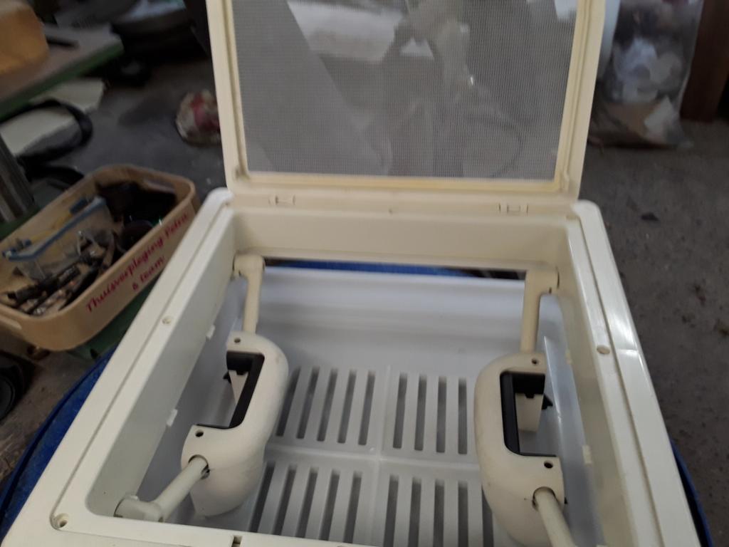 Dak raam voor karavans  of kamper, Caravans en Kamperen, Ophalen