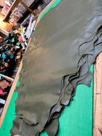 Soldaat groen kalfs huiden 1-1,1 mm dikte soepel&glad A-2-3, Hobby en Vrije tijd, Ophalen of Verzenden, Zo goed als nieuw, Groen