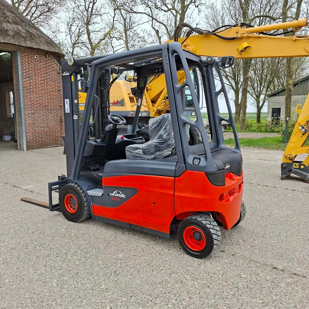 A vendre un très beau chariot élévateur électrique Linde E25, Articles professionnels, Électrique, Enlèvement ou Envoi, Linde Toyota Jungheinrich Tcm Hyster Nissan Komatsu Still