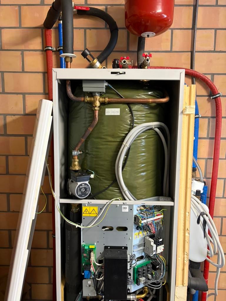 Danfoss dhp-c 10kw warmtepomp, Doe-het-zelf en Bouw, Chauffageketels en Boilers, Gebruikt, Boiler, 100 liter of meer, Ouder dan 10 jaar