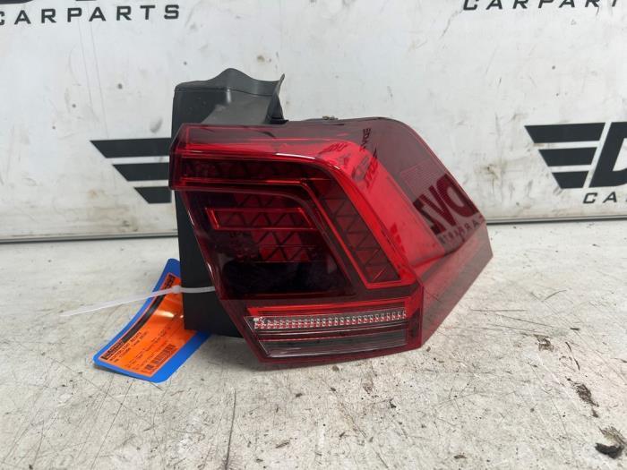 Achterlicht rechts van een Volkswagen Tiguan, Auto-onderdelen, Verlichting, Volkswagen, Gebruikt, 3 maanden garantie, Ophalen of Verzenden