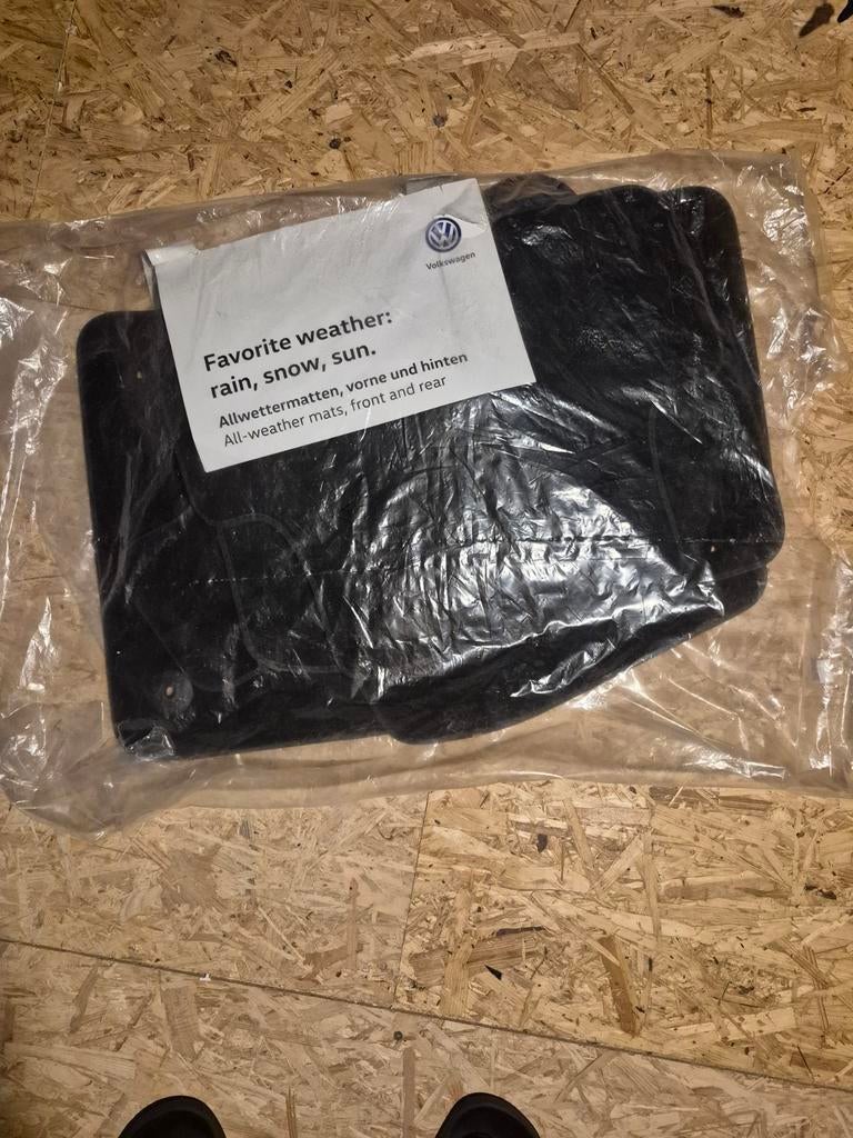 Jeu de 4 tapis de sol d'origine Volkswagen T-ROC - État Neuf, Autos : Divers, Tapis de voiture