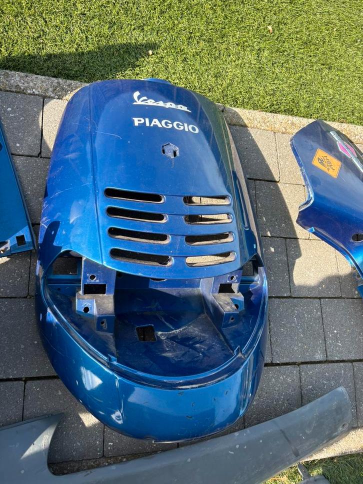 Pièces hexagonales Piaggio, Vélos & Vélomoteurs, Pièces de cyclomoteur | Scooters, Comme neuf, Piaggio, Réservoir, Enlèvement