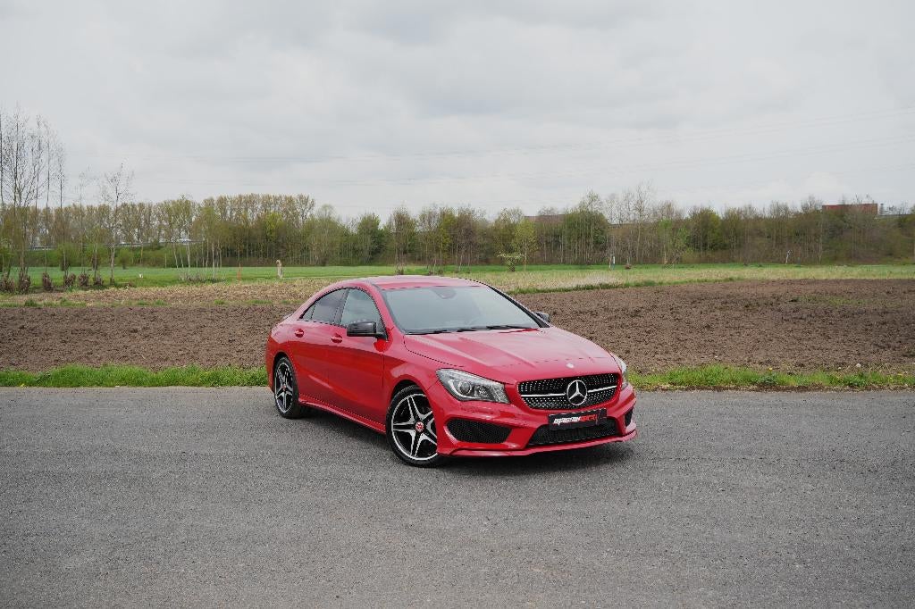 Prachtige Mercedes CLA180 Berline AMG-Line (Jupiter Red), Autos, Mercedes-Benz, CLA, Achat, Entreprise, 715 kg