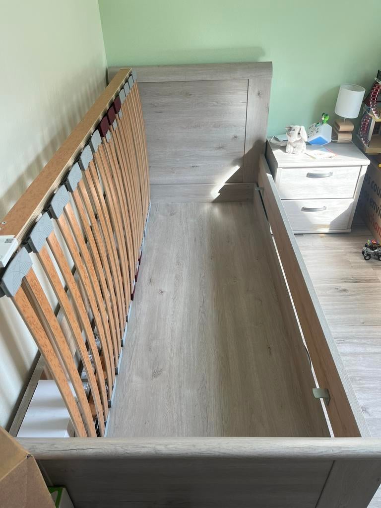 Chambre, Maison & Meubles, Chambre à coucher | Lits, Comme neuf, Une personne, 90 cm, 200 cm, Bois, Gris, Enlèvement