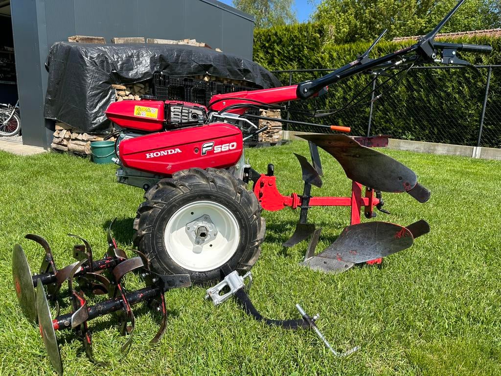 HONDA F 560 Motoculteur met ploeg en frees, Ophalen, Zo goed als nieuw