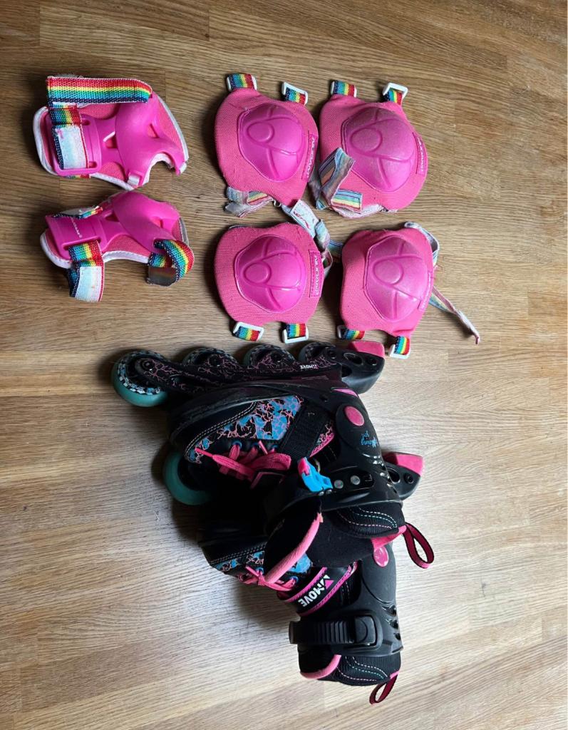 Rolschaatsen + bescherming, Kinderen en Baby's, Speelgoed | Buiten | Rolschaatsen, Ophalen, Zo goed als nieuw, Kinderen