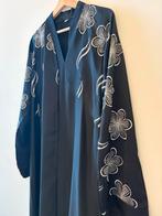 Abaya brodée en noir profond avec châle assorti", Kleding | Dames, Blouses en Tunieken, Ophalen of Verzenden, Zo goed als nieuw