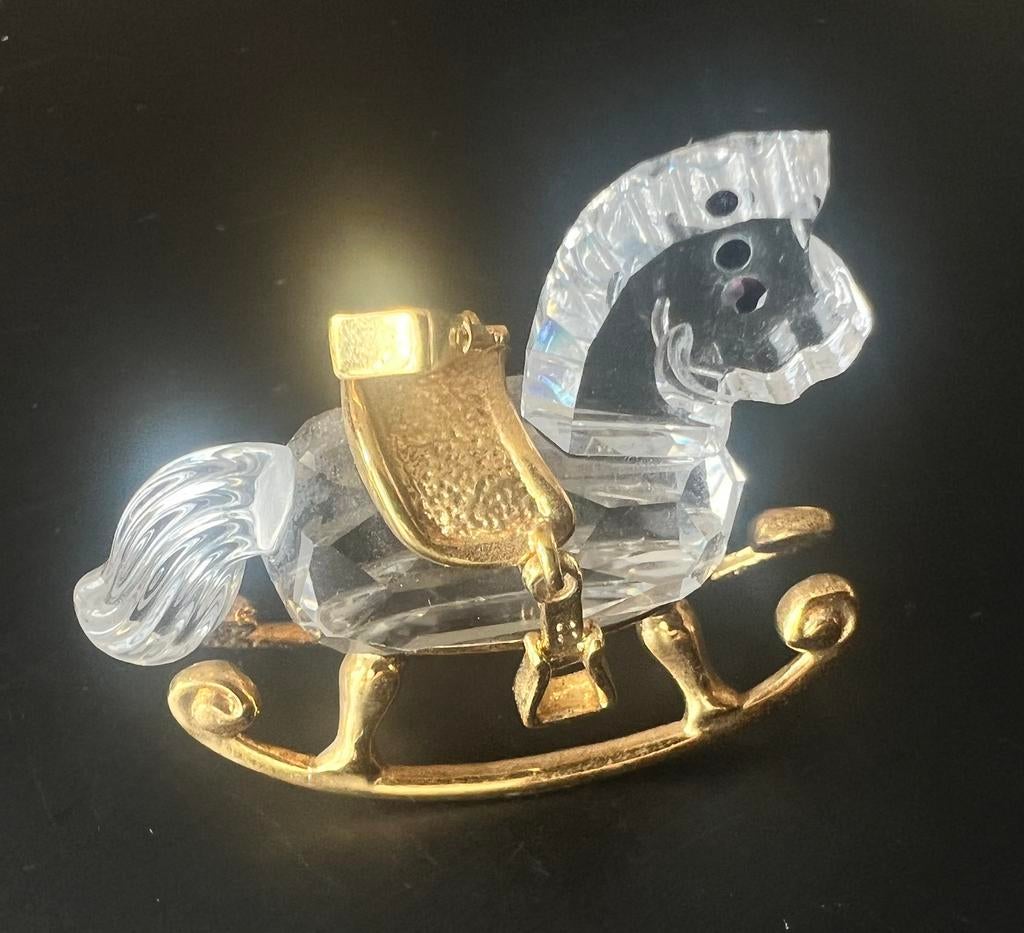 Swarovski Kristal Schommelpaardje met Gouden Zadel, Verzamelen, Verzenden, Zo goed als nieuw