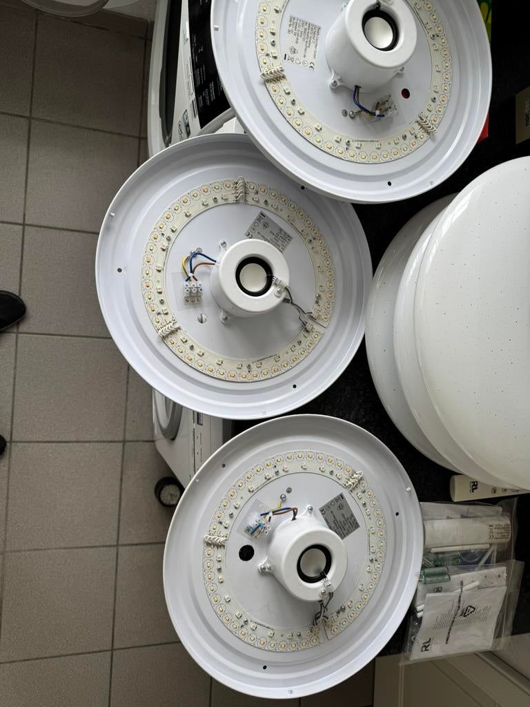 3x led plafond lampen met geïntegreerde boxen, Ophalen of Verzenden, Gebruikt, Metaal