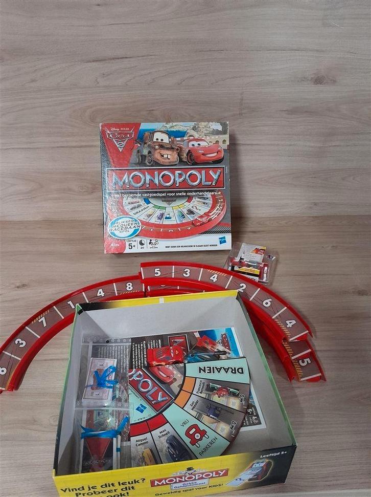 Monopoly cars 2 - disney pixar - s3222, Hobby en Vrije tijd, Gezelschapsspellen | Bordspellen, Zo goed als nieuw, Verzenden