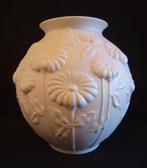 VINTAGE 60' : Vaas in KAISER porselein met bloemen-vlinders, Neuf, Moins de 50 cm, Poterie ou Porcelaine, Enlèvement