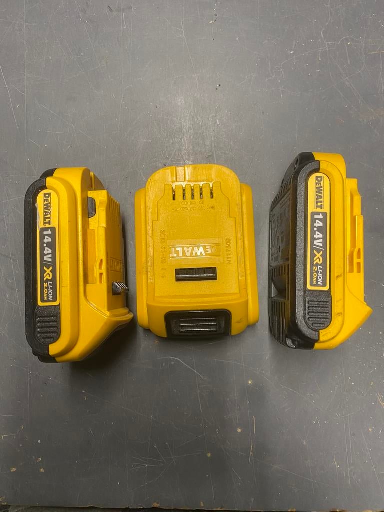 3 kapotte batterijen dewalt, Ophalen, Gebruikt