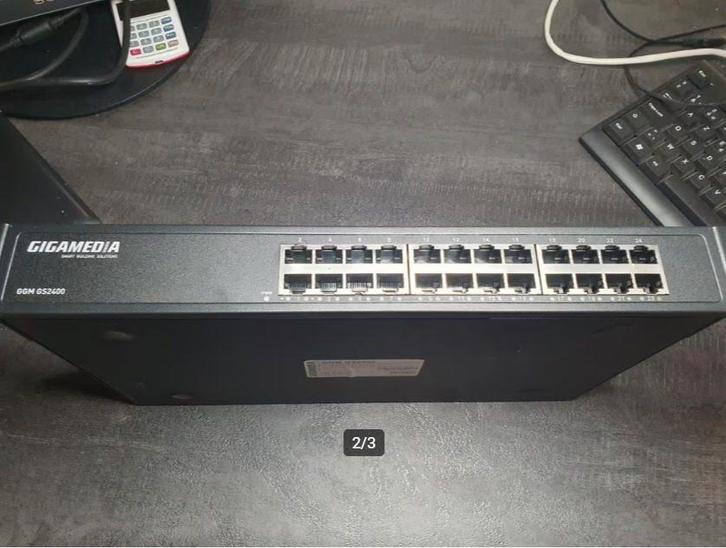 Commutateur Ethernet 24 ports RJ45, Computers en Software, Netwerk switches, Zo goed als nieuw, Ophalen
