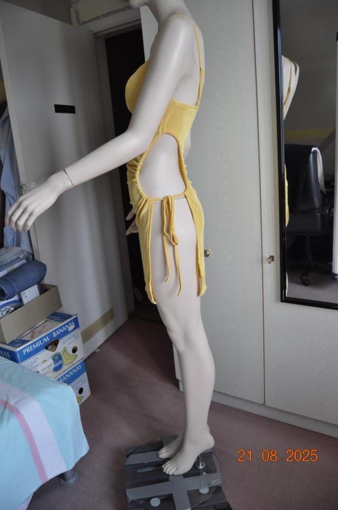 Robe  jaune entre ouverte, Kleding | Dames, Jurken, Nieuw, Maat 38/40 (M), Geel, Boven de knie, Ophalen of Verzenden