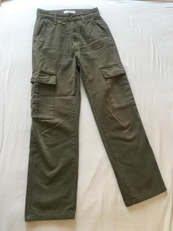 Khaki cargo damesbroek, Stradivarius, maat 32 (XXS), Overige kleuren, Ophalen of Verzenden, Zo goed als nieuw, Maat 34 (XS) of kleiner