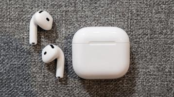 Airpods 4 te koop beschikbaar voor biedingen