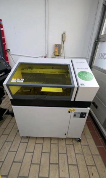 Roland LEF-12i UV-vlakbedprinter | Direct printen op objecte beschikbaar voor biedingen