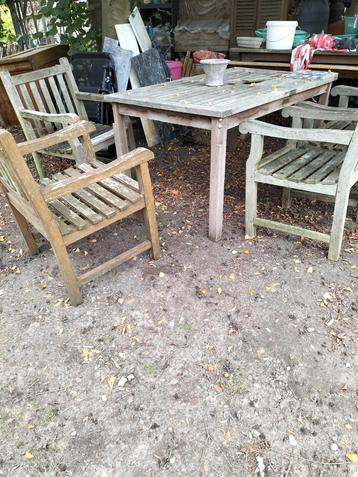 Teak houten tuinset opknapper beschikbaar voor biedingen