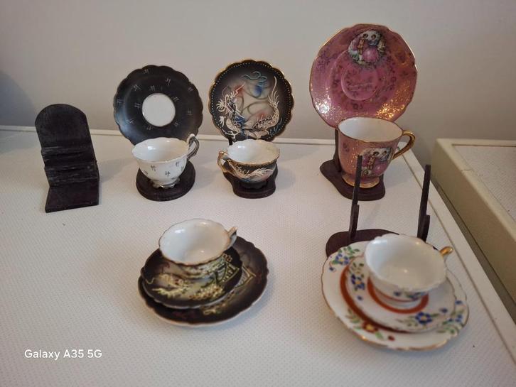 antieke porseleinen kopjes met kleine houten standaard, Antiek en Kunst, Antiek | Porselein, Ophalen of Verzenden
