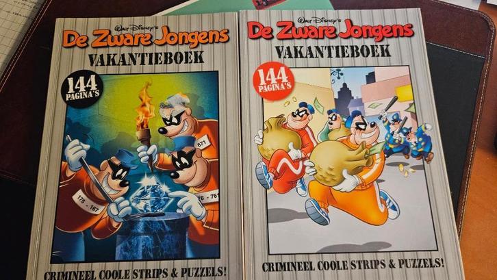 De Zware Jongens - 2 vakantieboeken, Verzamelen, Disney, Zo goed als nieuw, Overige typen, Overige figuren, Ophalen of Verzenden