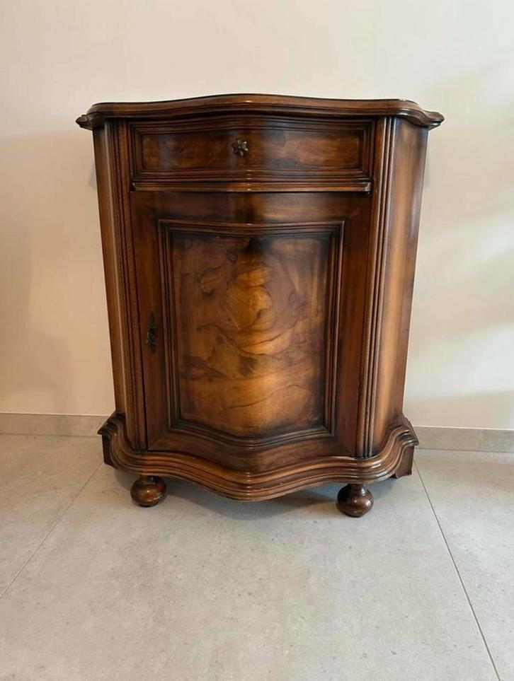 Zeer mooi oud kastje Italiaanse makelij zeer goede staat, Antiek en Kunst, Antiek | Meubels | Kasten, Ophalen