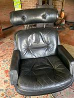 Vintage lederen clubzetel met voetbank, Huis en Inrichting, Ophalen, Gebruikt