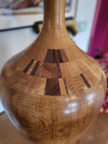 À VENDRE - rare  vase d’art en bois dur 