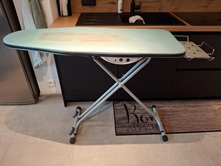 Elektrische strijkplank, Elektronische apparatuur, Strijkijzers en Strijkplanken, Gebruikt, Strijkijzer met snoer, Ophalen