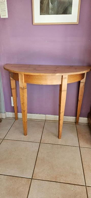 Bijzettafel beschikbaar voor biedingen