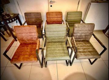 6 industriële stoelen in 3 kleuren PRACHTIG 🪑 beschikbaar voor biedingen